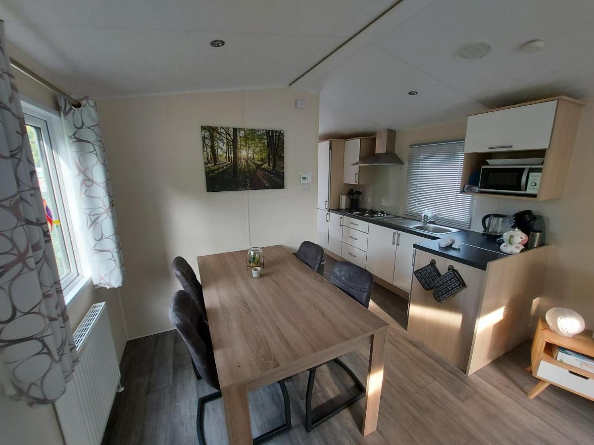 فيلا Chalet Wanama. Gelegen Op Het Vakantiepark Het Lierderholt Op De Veluwe. بيكبيرخين المظهر الخارجي الصورة